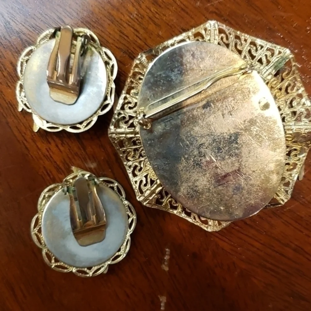 Vintage Cameo‎ and Clip Earring Set